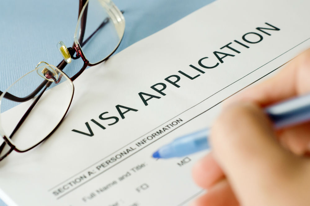 Does immigration check social media